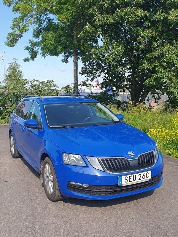 Blå Begagnad 2020 Skoda Octavia Ambition Kombi | 187 000 kr (Marknadspris) - Bild 1/4