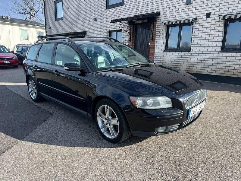 Begagnad Volvo V50 Momentum 220 HK (161 kW) 2006 Svart Kombi
