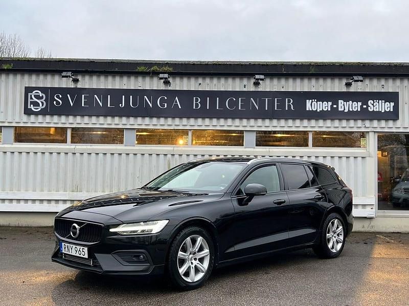 Svart Begagnad 2019 Volvo V60 Momentum Kombi | 224 900 kr (Marknadspris) - Bild 1/4