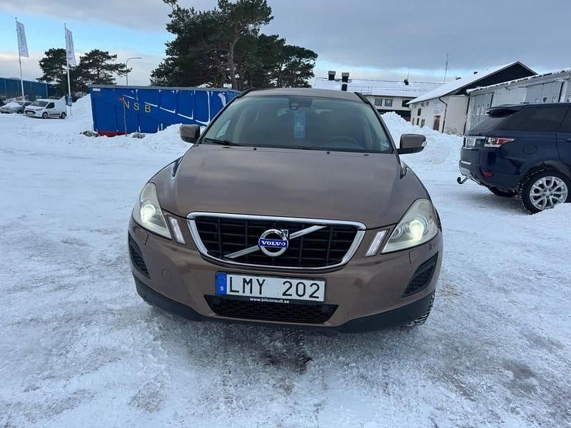 Begagnad Volvo XC60 Momentum 205 HK (150 kW) 2011 Brunmetallic SUV