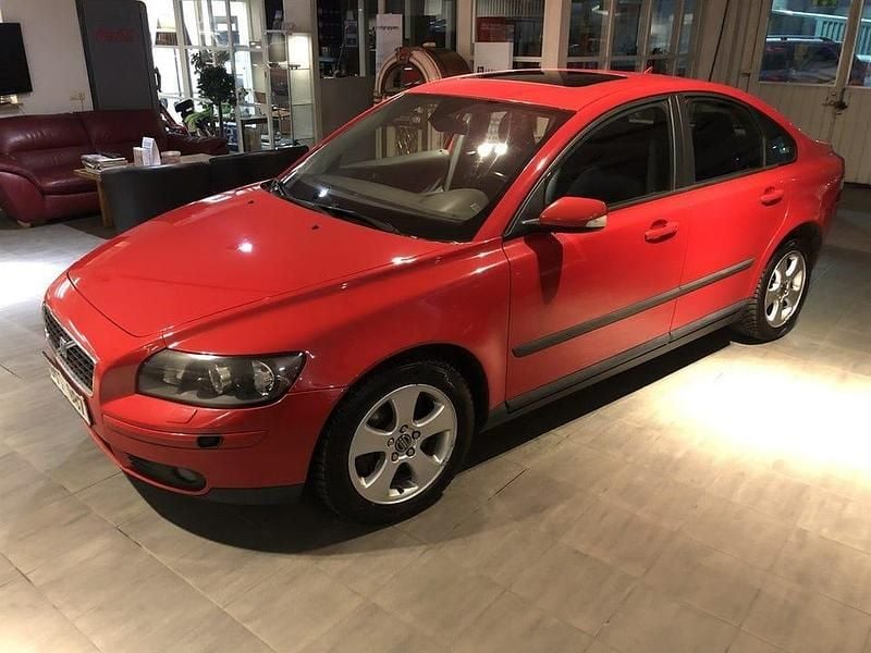 Röd Begagnad 2004 Volvo S40 Sedan | 26 500 kr (Lite dyr) - Bild 1/4