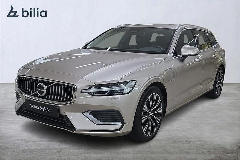 Begagnad Volvo V60 Core 355 HK (261 kW) 2024 Grå Kombi
