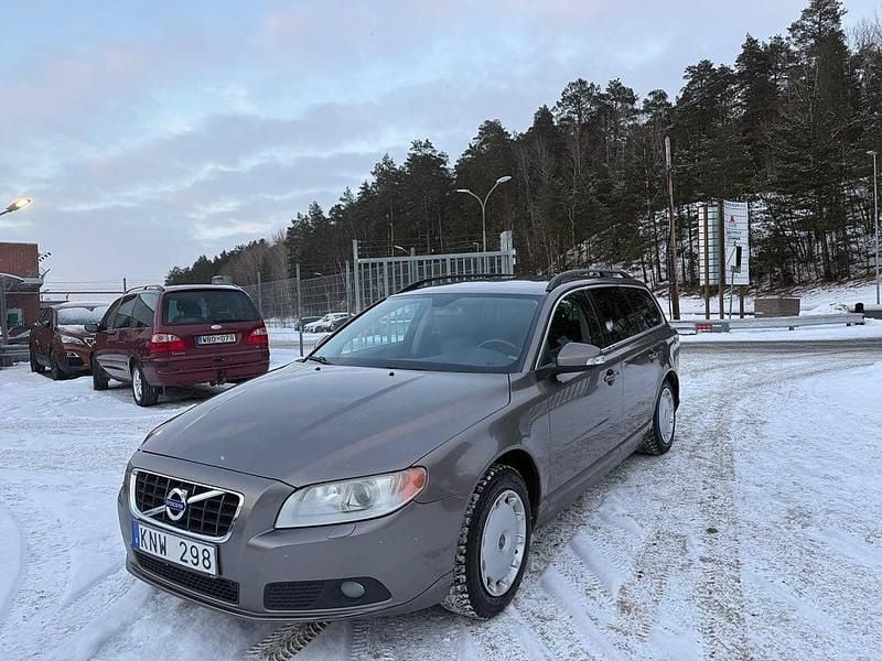 Begagnad Volvo V70 Momentum 175 HK (128 kW) 2009 Grå Kombi