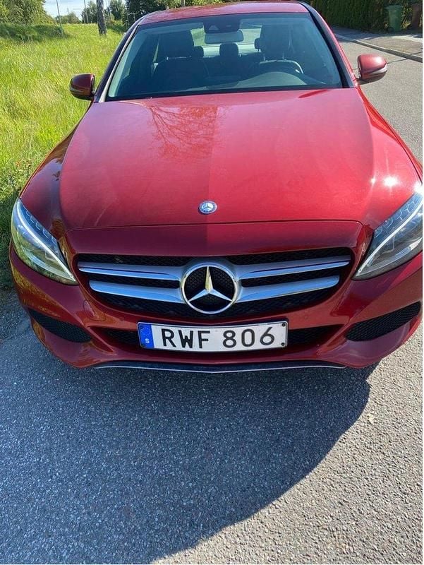 Röd Begagnad 2017 Mercedes C220 Avantgarde Sedan | 239 000 kr (Bra pris) - Bild 1/4