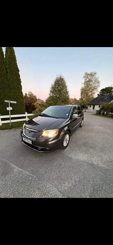 Begagnad Lancia Voyager 178 HK (130 kW) 2015 Minibuss