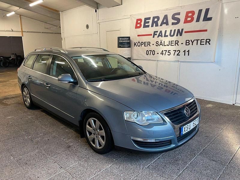 Ljusgrå Begagnad 2010 VW Passat Sportline Kombi | 39 900 kr (Lite dyr) - Bild 1/4