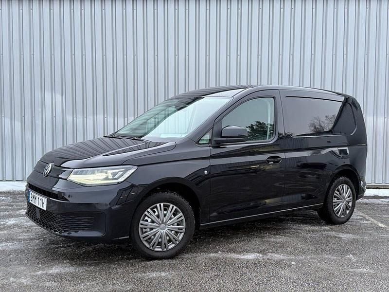 Svart Begagnad 2021 VW Caddy Minibuss | 189 400 kr (Lite dyr) - Bild 1/4