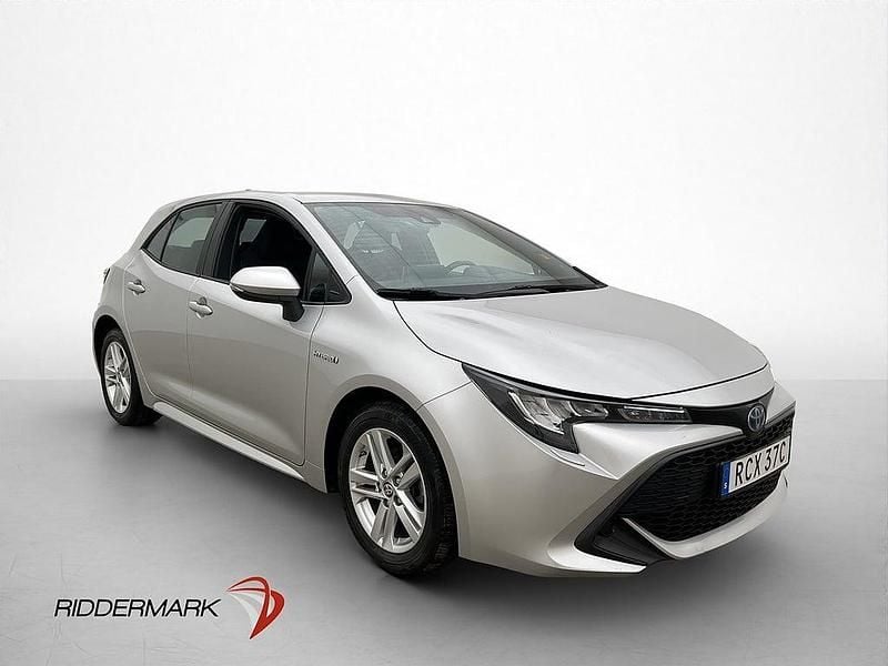 Begagnad Toyota Corolla Hybrid Active 122 HK (89 kW) 2021 Silver Halvkombi