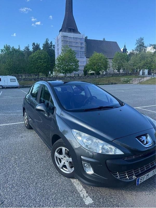 Grå Begagnad 2009 Peugeot 308 Halvkombi | 31 000 kr (Marknadspris) - Bild 1/4