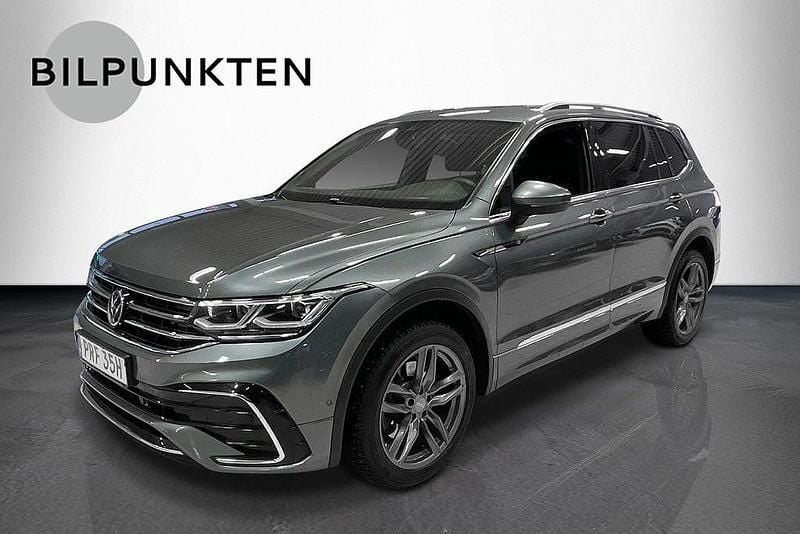 Gråmetallic Begagnad 2022 VW Tiguan Allspace R-line SUV | 309 900 kr (Marknadspris) - Bild 1/4