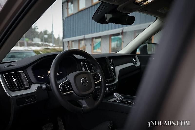 Begagnad Volvo XC60 Plus 350 HK (257 kW) 2024 Grå SUV