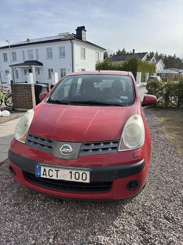 Röd Begagnad 2007 Nissan Note Minibuss | 16 000 kr (Marknadspris) - Bild 1/4