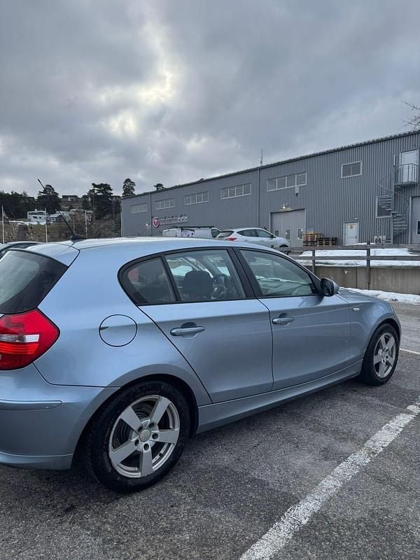 Begagnad BMW 118 143 HK (105 kW) 2011 Halvkombi
