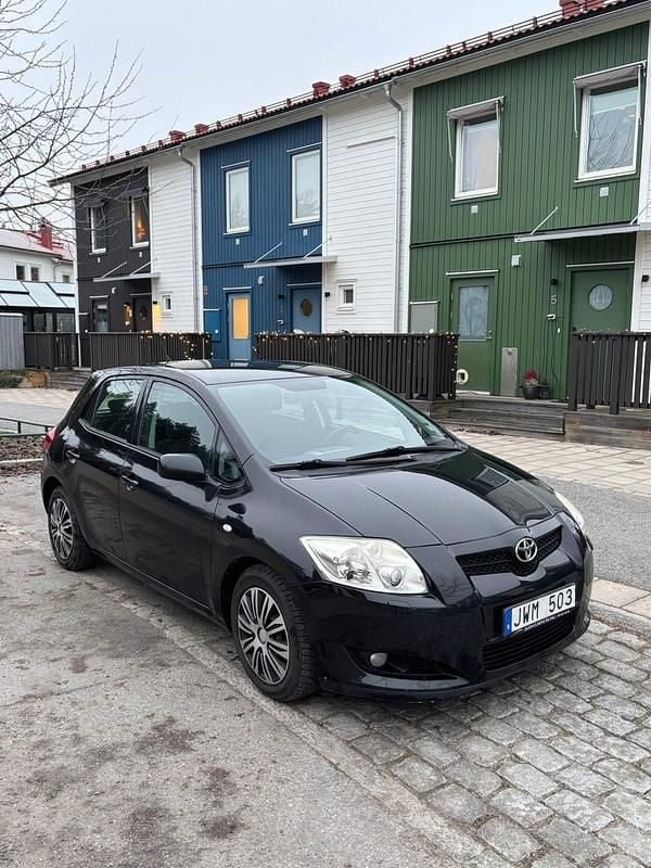 Begagnad 2009 Toyota Auris Halvkombi | 49 000 kr (Marknadspris) - Bild 1/4