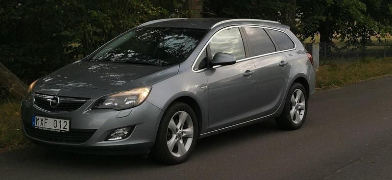 Grå Begagnad 2012 Opel Astra Kombi | 49 900 kr (Marknadspris) - Bild 1/4