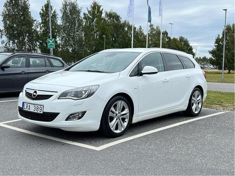 Vit Begagnad 2011 Opel Astra Kombi | 75 000 kr (Marknadspris) - Bild 1/4