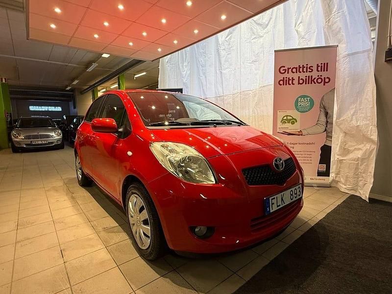 Begagnad Toyota Yaris 87 HK (63 kW) 2008 Röd Halvkombi