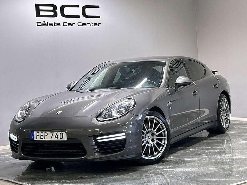 Mörkgrå Begagnad 2013 Porsche Panamera Halvkombi | 314 900 kr - Bild 1/3