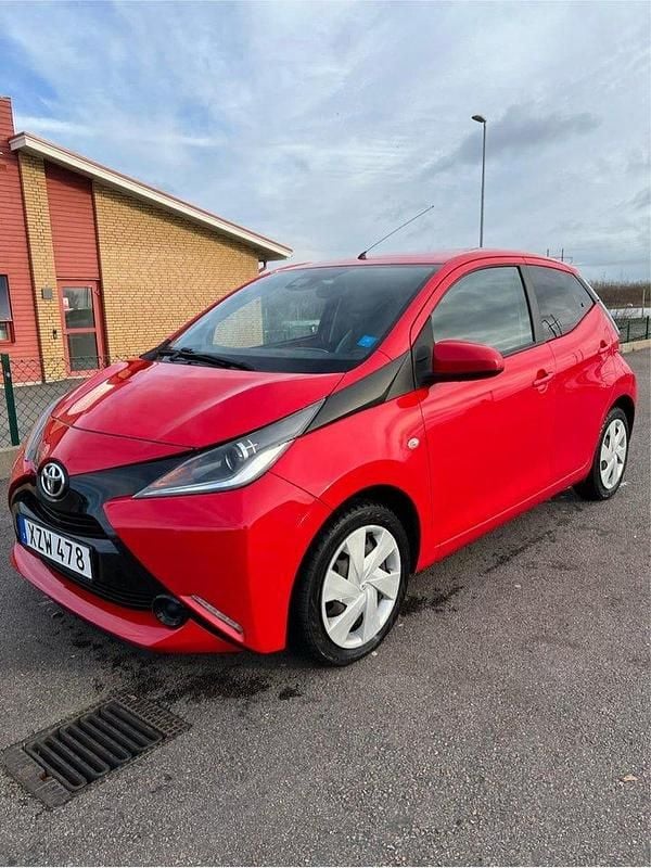 Begagnad 2016 Toyota Aygo X-play Halvkombi | 65 000 kr (Marknadspris) - Bild 1/4