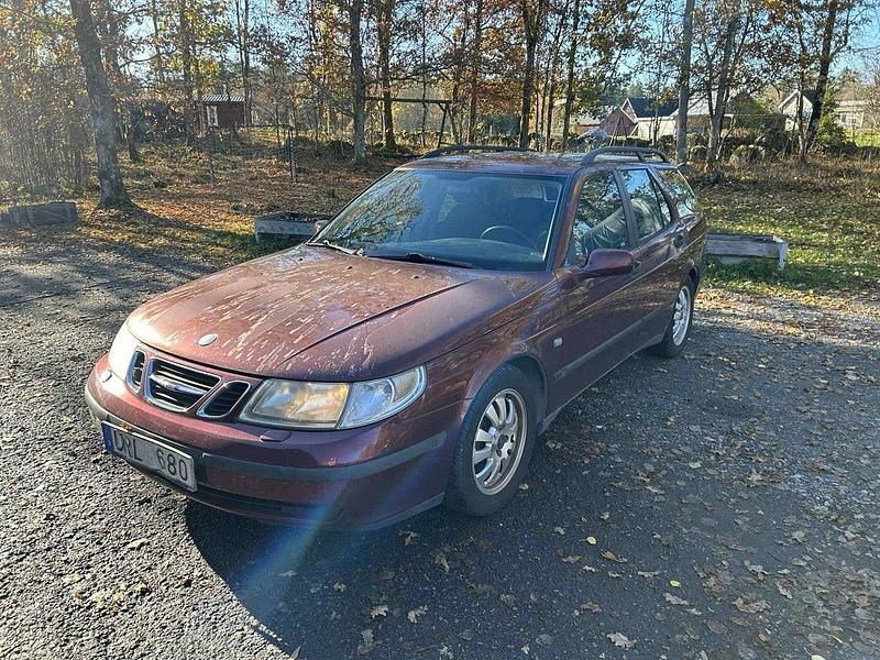 Röd Begagnad 2004 Saab 9-5 Linear Kombi | 15 000 kr (Marknadspris) - Bild 1/4