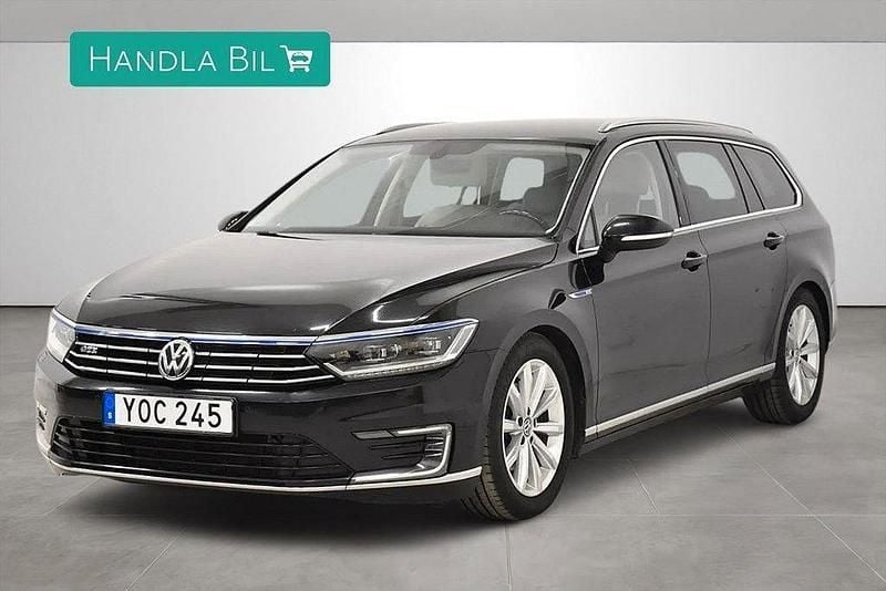 Svart Begagnad 2017 VW Passat GTE Kombi | 159 900 kr (Bra pris) - Bild 1/4