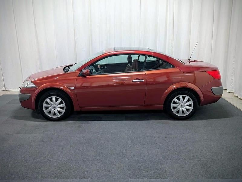 Begagnad Renault Mégane Cabriolet 163 HK (119 kW) 2006 Röd Cab