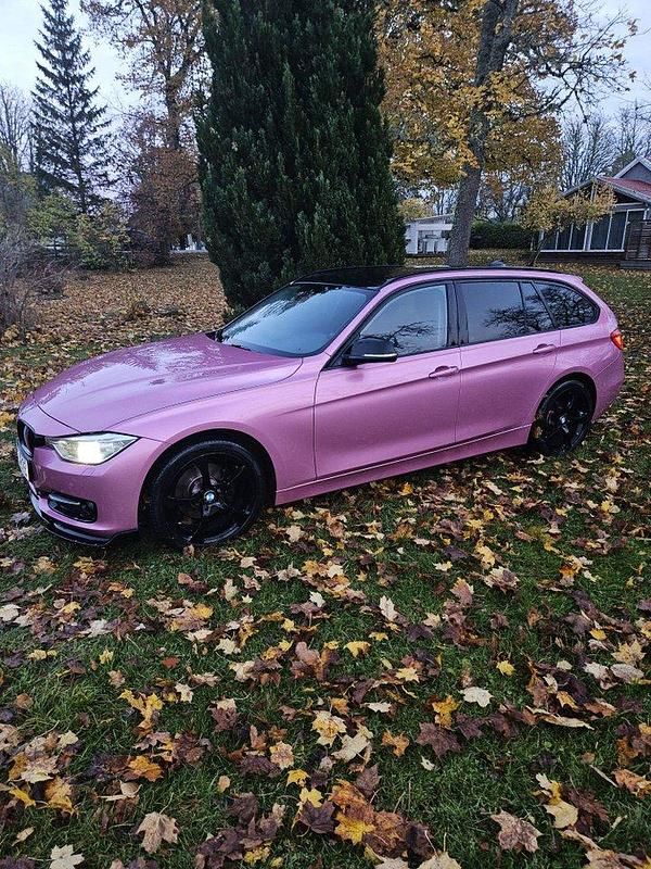 Vit Begagnad 2014 BMW 320 Sport Line Kombi | 120 000 kr (Marknadspris) - Bild 1/4