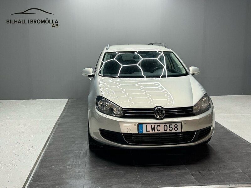Ljusbrun (brun) Begagnad 2011 VW Golf VI Kombi | 67 900 kr (Marknadspris) - Bild 1/4