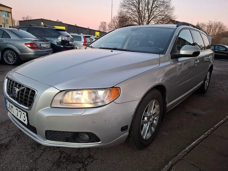 Begagnad Volvo V70 Momentum 145 HK (106 kW) 2009 Ljusgrå Kombi