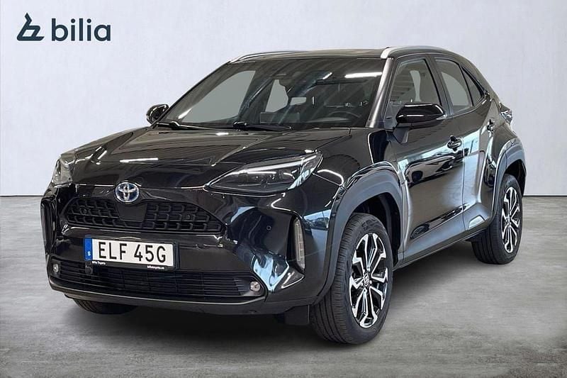 Svart Begagnad 2022 Toyota Yaris Cross Active SUV | 279 900 kr (Marknadspris) - Bild 1/3