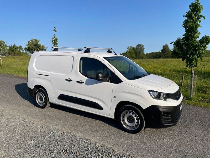 Vit Begagnad 2020 Peugeot Partner Minibuss | 199 000 kr (Dyr) - Bild 1/4