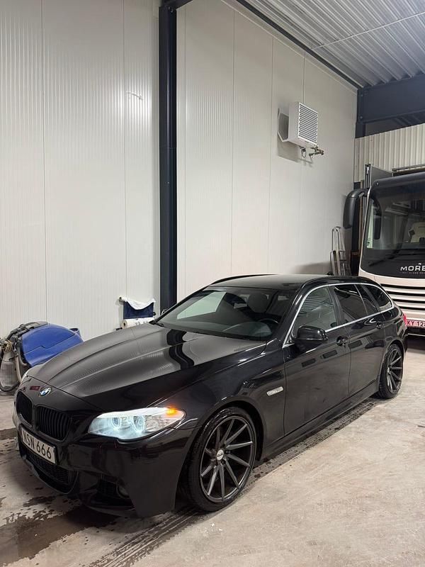 Begagnad 2012 BMW 520 M Sport Kombi | 114 900 kr (Marknadspris) - Bild 1/4