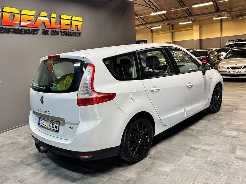 Begagnad Renault Grand Scénic III Bose Edition 131 HK (96 kW) 2011 Vit Minibuss