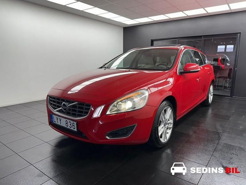 Röd Begagnad 2012 Volvo V60 Summum Kombi | 107 900 kr (Marknadspris) - Bild 1/3