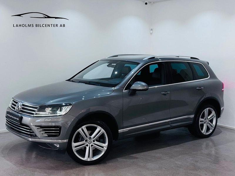 Mörkgrå (grå) Begagnad 2017 VW Touareg SUV | 199 900 kr (Bra pris) - Bild 1/4