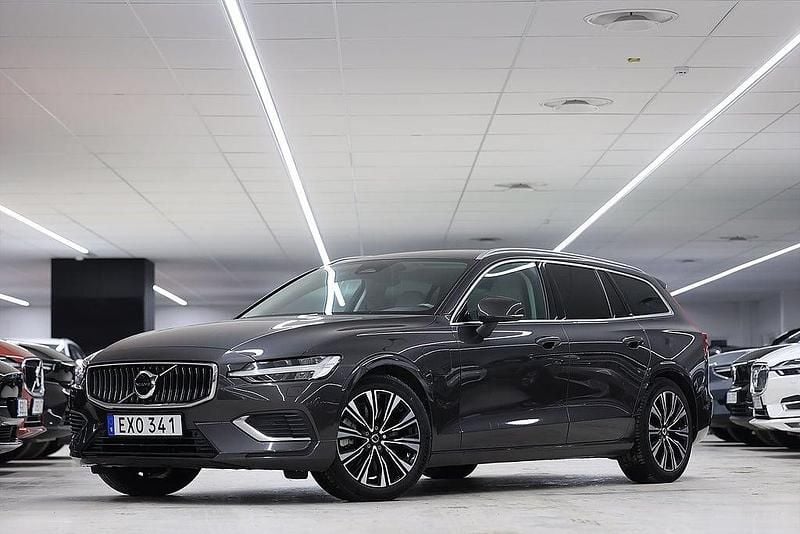 Begagnad Volvo V60 Core 253 HK (186 kW) 2023 Grå Kombi