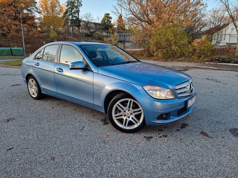 Blå Begagnad 2010 Mercedes C180 Sedan | 94 800 kr (Lite dyr) - Bild 1/4