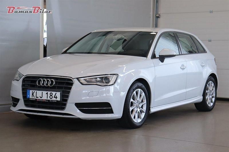 Vit Begagnad 2014 Audi A3 Sportback Attraction Halvkombi | 109 900 kr (Lite dyr) - Bild 1/4