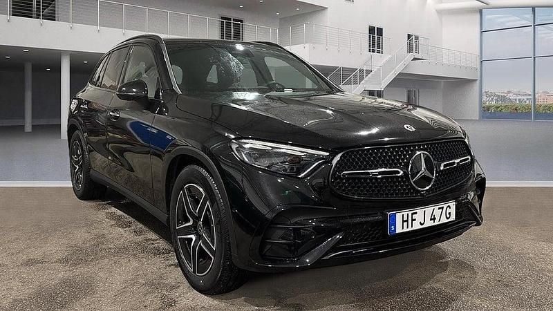 Begagnad Mercedes GLC300 AMG Line Premium 258 HK (189 kW) 2025 Svart SUV