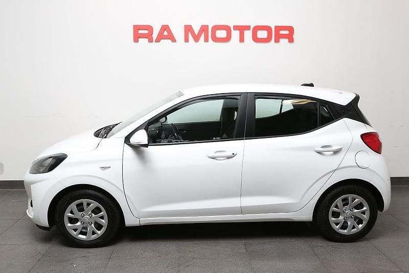 Begagnad Hyundai i10 Essential 67 HK (49 kW) 2023 Vit Halvkombi