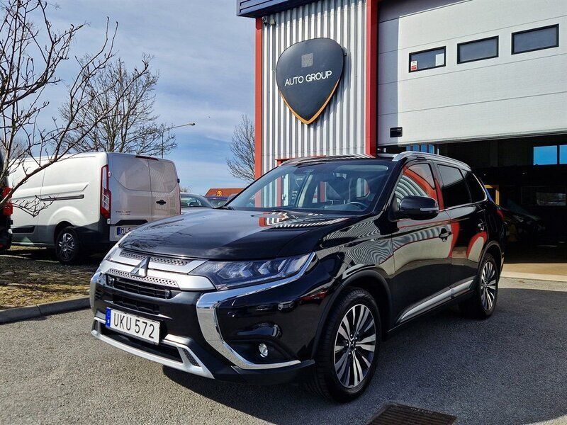 Begagnad 2019 Mitsubishi Outlander Comfort Edition SUV | 189 900 kr (Bra pris) - Bild 1/4