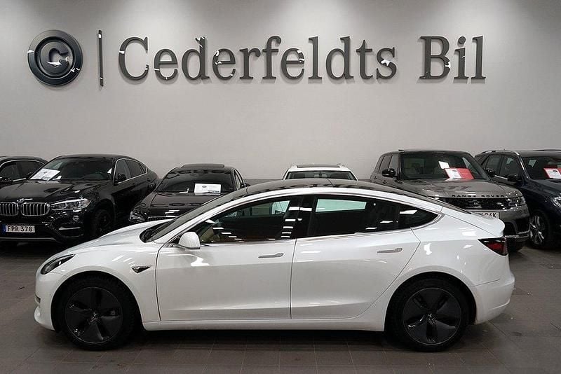 Vit Begagnad 2020 Tesla Model 3 Long Range AWD Sedan | 289 900 kr (Bra pris) - Bild 1/4