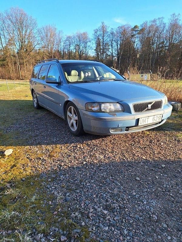 Blå Begagnad 2004 Volvo V70 Business Edition Kombi | 8 000 kr - Bild 1/4