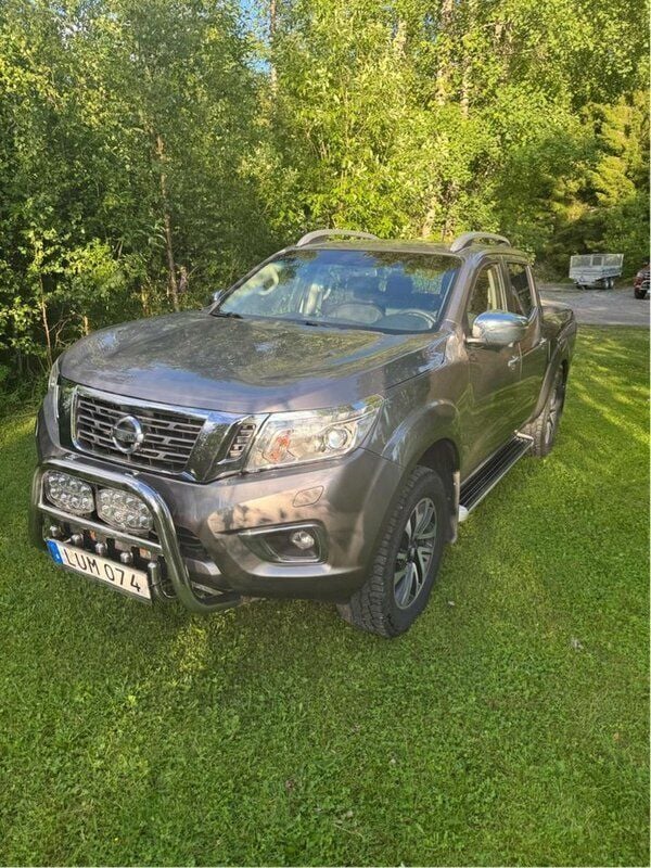 Grå Begagnad 2016 Nissan Navara Pickup | 220 000 kr (Marknadspris) - Bild 1/4