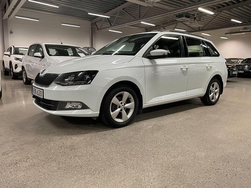 Vit Begagnad 2016 Skoda Fabia Style Kombi | 83 000 kr (Marknadspris) - Bild 1/4