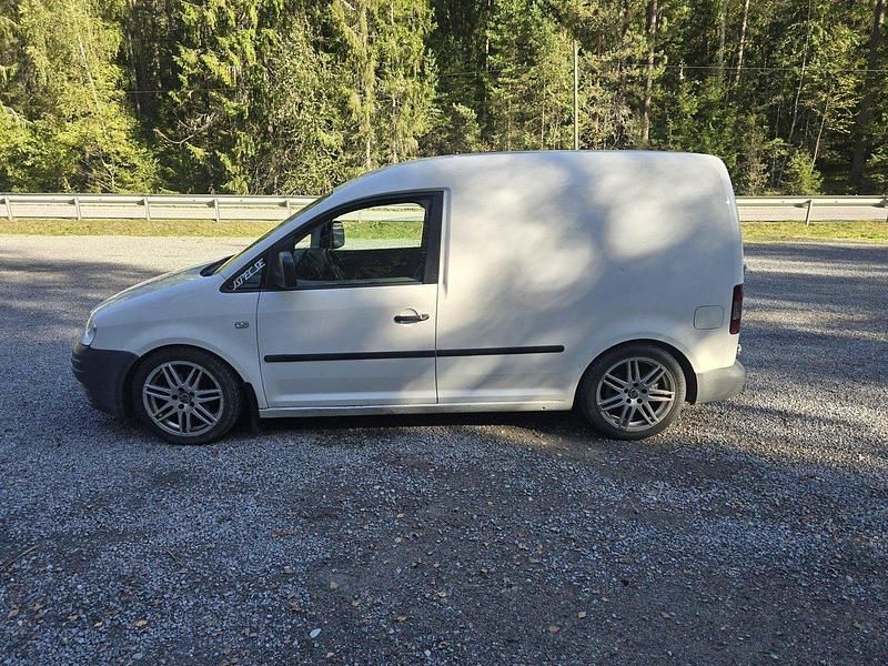 Vit Begagnad 2005 VW Caddy Minibuss | 42 000 kr (Dyr) - Bild 1/4