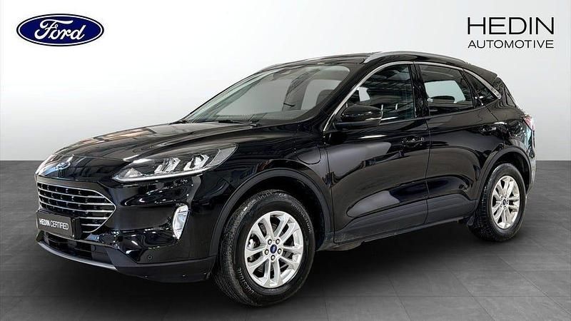 Svart (black) Begagnad 2022 Ford Kuga Titanium SUV | 259 900 kr (Marknadspris) - Bild 1/4