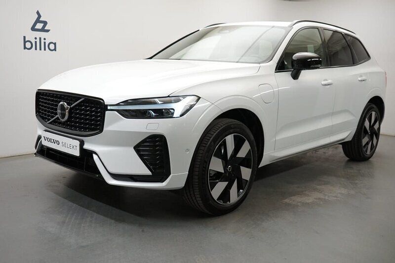 Vit Begagnad 2025 Volvo XC60 Plus SUV | 599 900 kr (Lite dyr) - Bild 1/3
