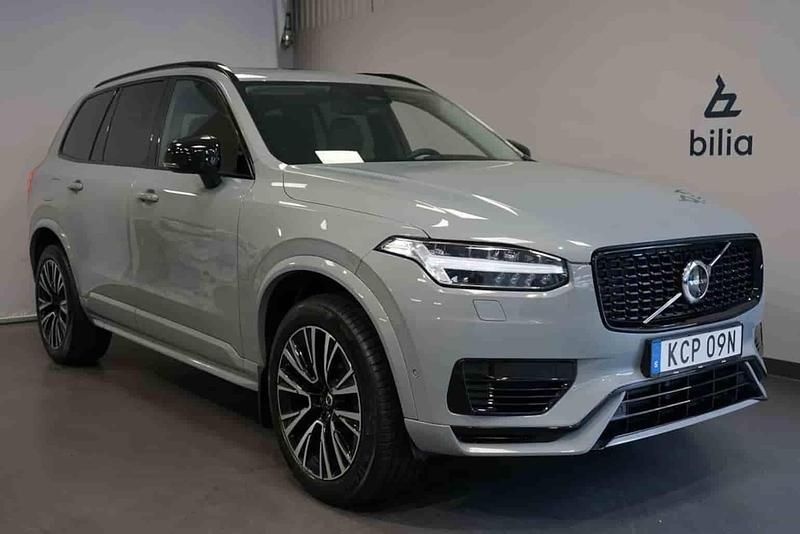 Grå Begagnad 2025 Volvo XC90 SUV | 779 900 kr (Marknadspris) - Bild 1/1