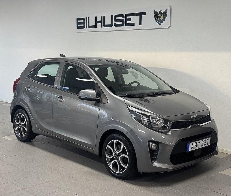 Grå Begagnad 2022 Kia Picanto Advance Halvkombi | 149 900 kr (Marknadspris) - Bild 1/4